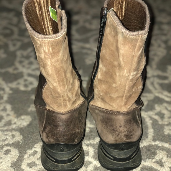 Ahnu weatherproof leather boots - Picture 3 of 4